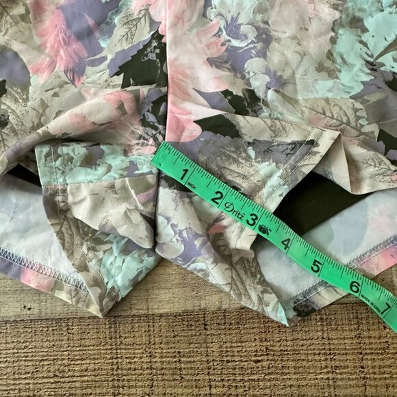 Fabletics Womens Size Medium Floral Running Shorts With Inner Liner - Picture 4 of 8